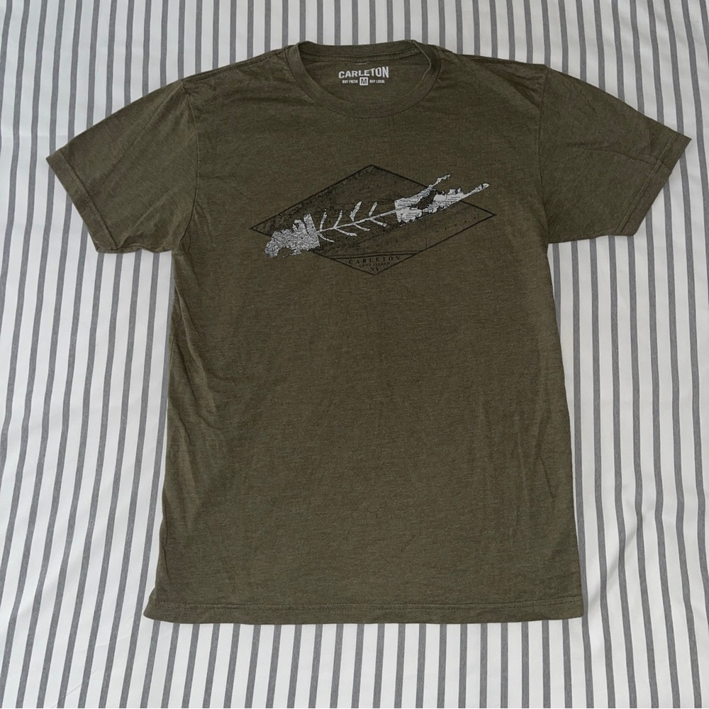 Carlton Long Island New York Olive Green Short Sleeve Graphic Shirt M